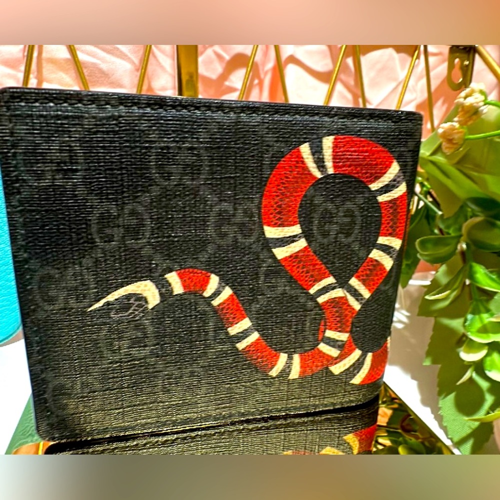 Gucci snake bifold wallet